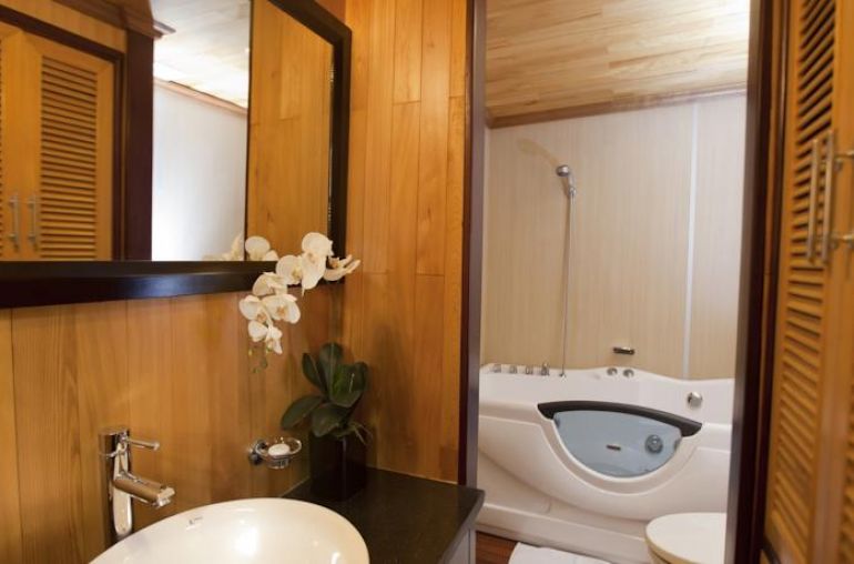 Bathroom Suite Cabin