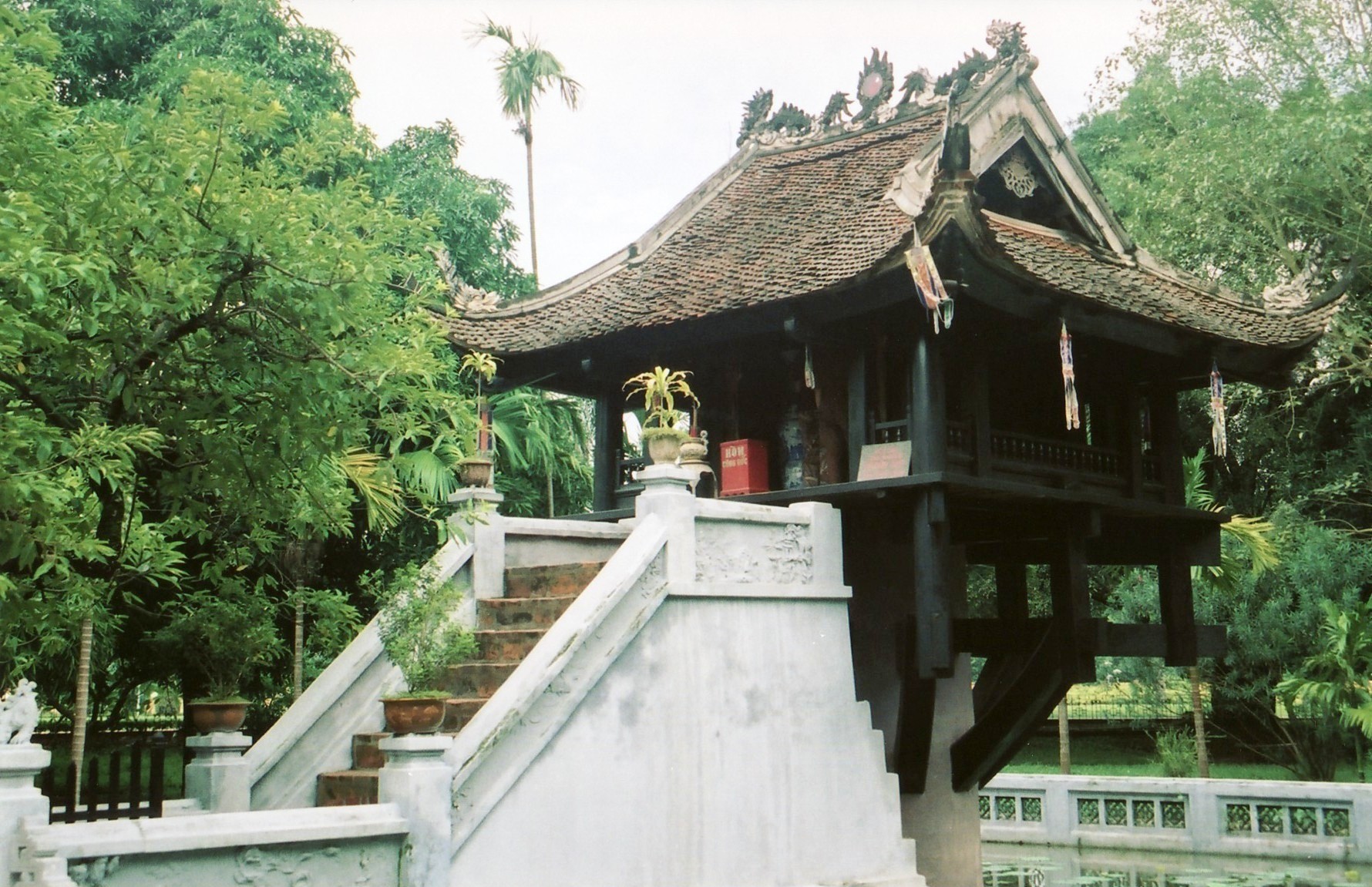 One pillar pagoda hanoi