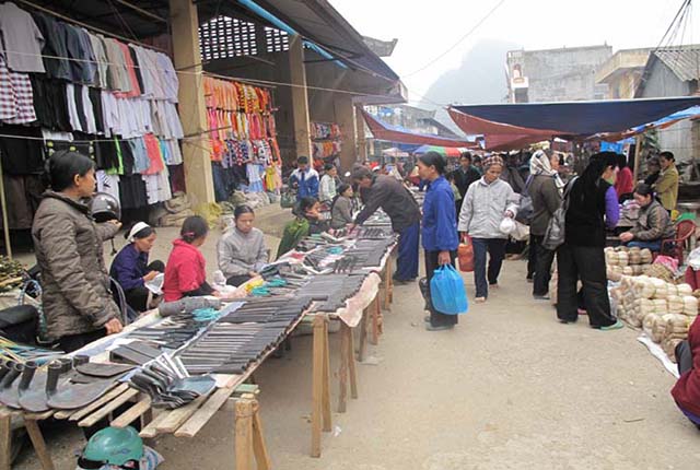 Ban Gioc waterfall and Cao Bang 3 Days Tour