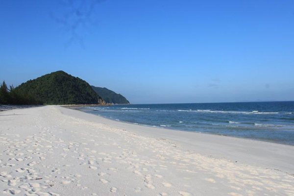 Minh Chau beach the most 7 charming beaches of Ha Long