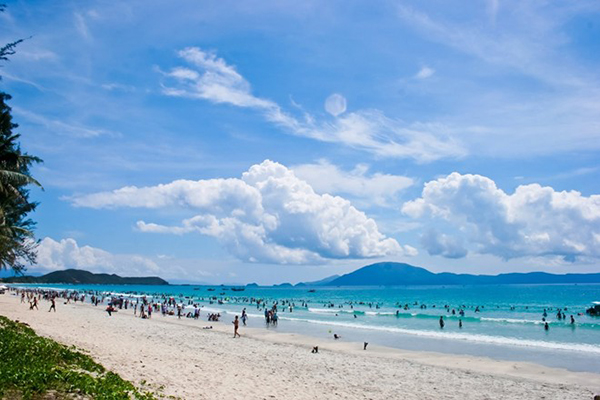 Bai Chay beach the most 7 charming beaches of Ha Long